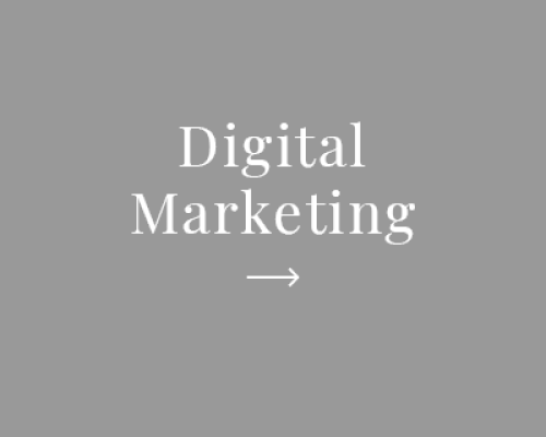 Texte sur fond noir indiquant "Digital Marketing" avec une flèche à droite.