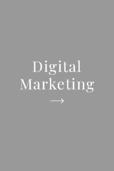 Texte sur fond noir indiquant "Digital Marketing" avec une flèche à droite.